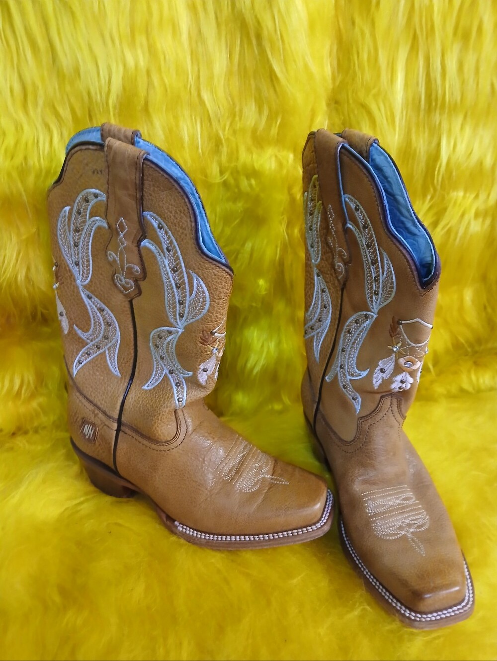 Nokota Horse Premium Embroidered Cowboy Boots Size 25½